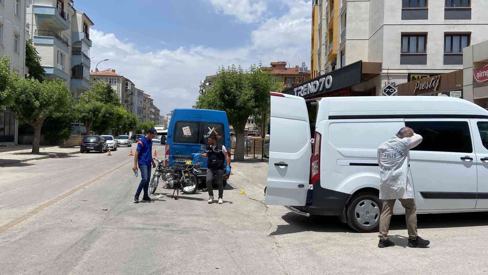 Karaman’da 2 araca çarpan motosiklet sürücüsü ağır yaralandı
