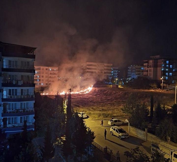 Havai fişek yangına neden oldu
