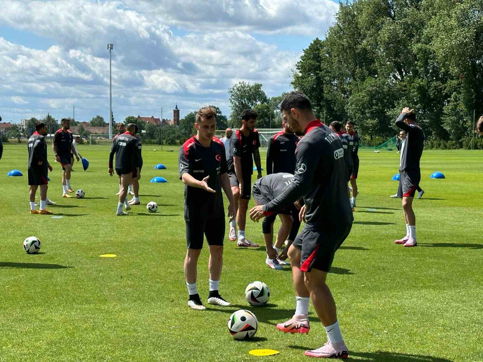 A Milli Futbol Takımı, Polonya maçı hazırlıklarını tamamladı
