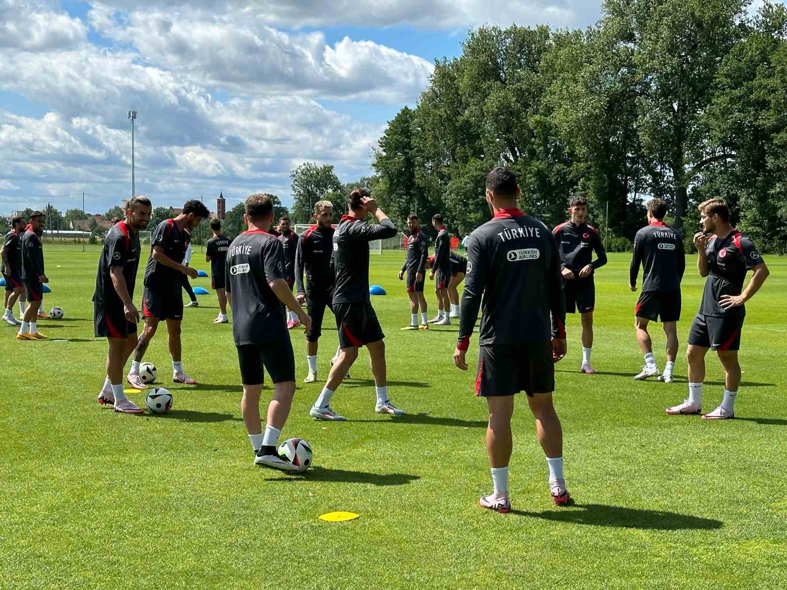 A Milli Futbol Takımı, Polonya maçı hazırlıklarını tamamladı
