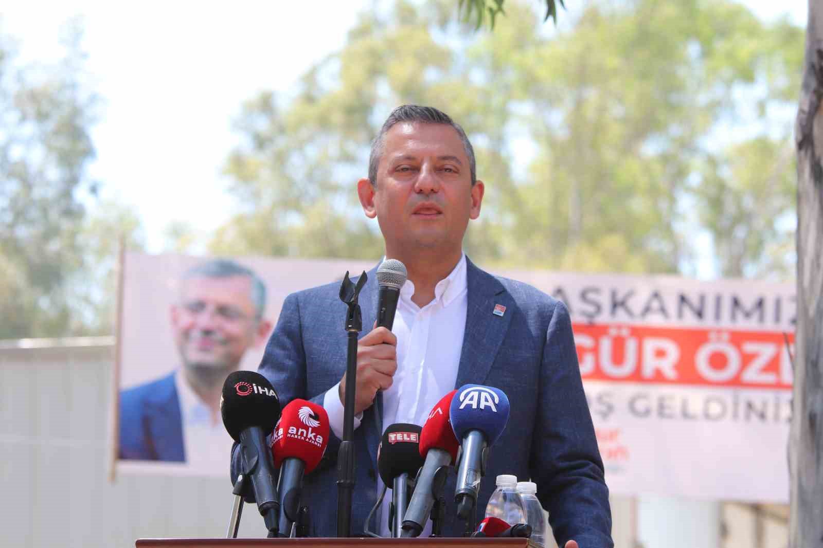 CHP Genel Başkanı Özel, Kulalılarla keşkek kardı
