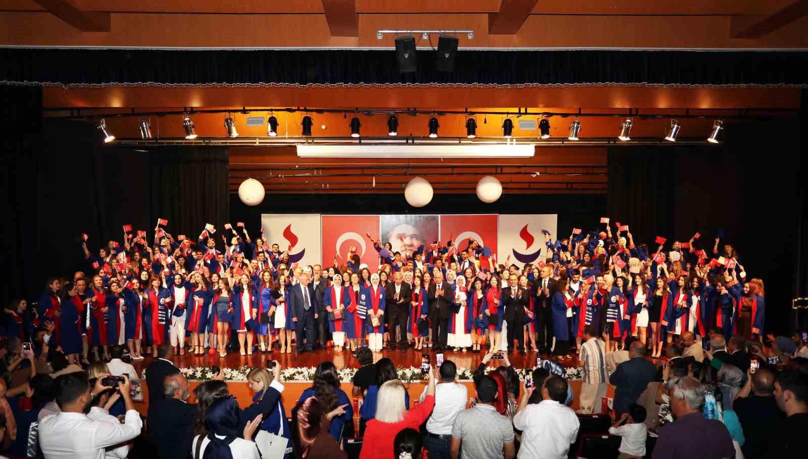 SANKO Üniversitesi’nde mezuniyet coşkusu
