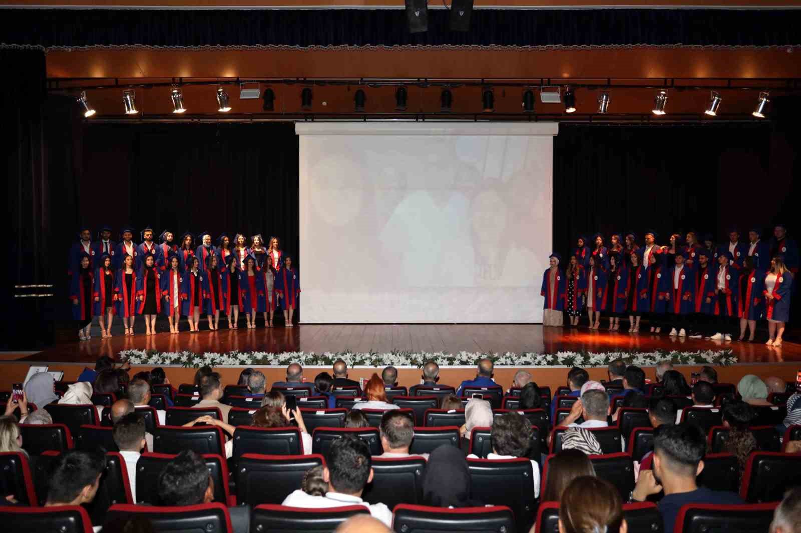 SANKO Üniversitesi’nde mezuniyet coşkusu
