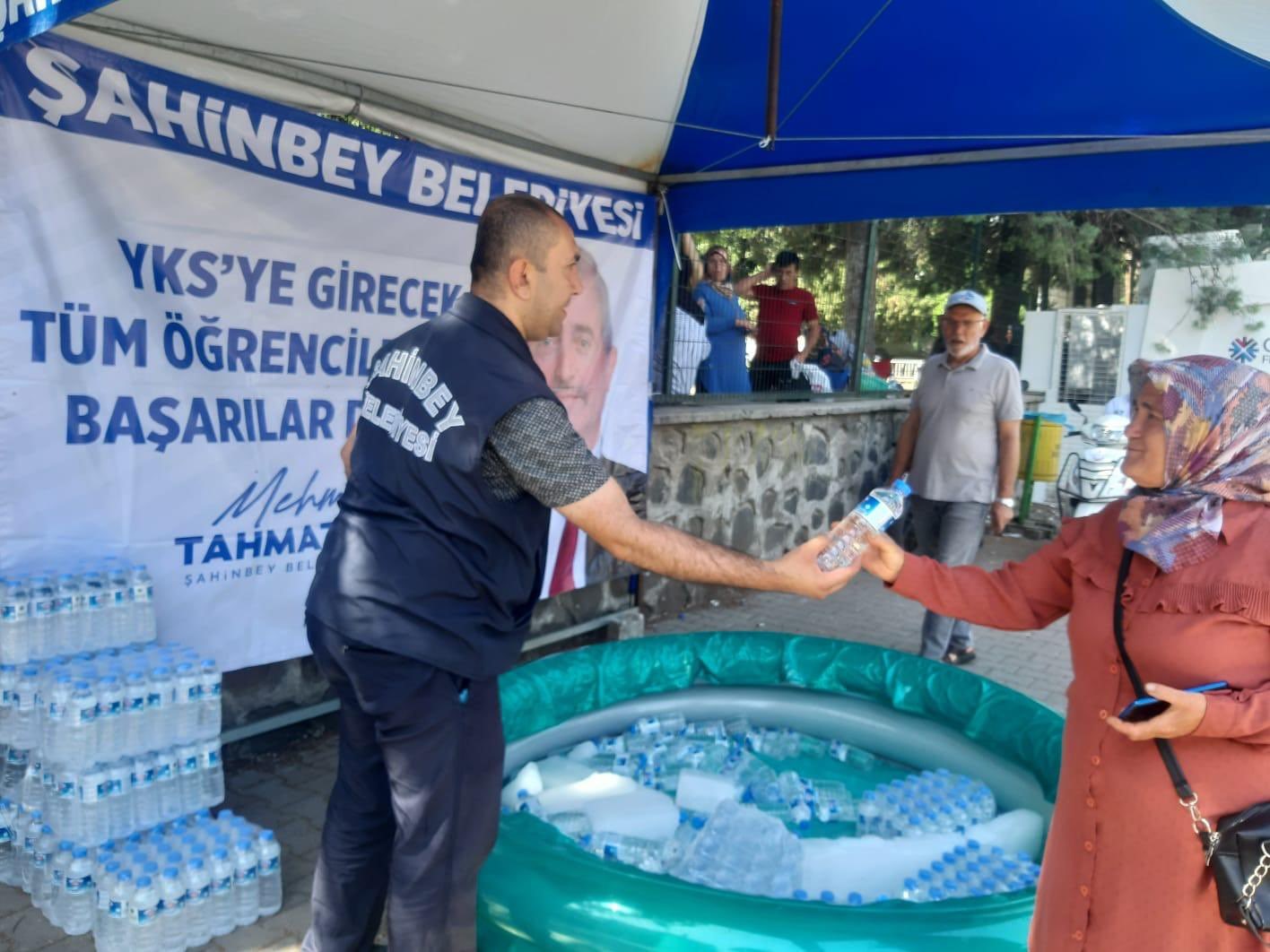 Şahinbey öğrencilerin ve velilerin sınav heyecanı paylaştı
