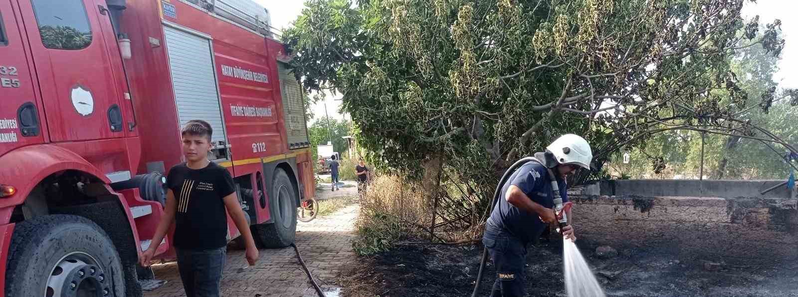 Altınözü’nde bahçe yangını
