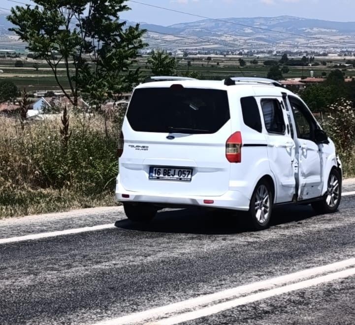 Motosiklet hafif ticari araçla çarpıştı: 1 ölü
