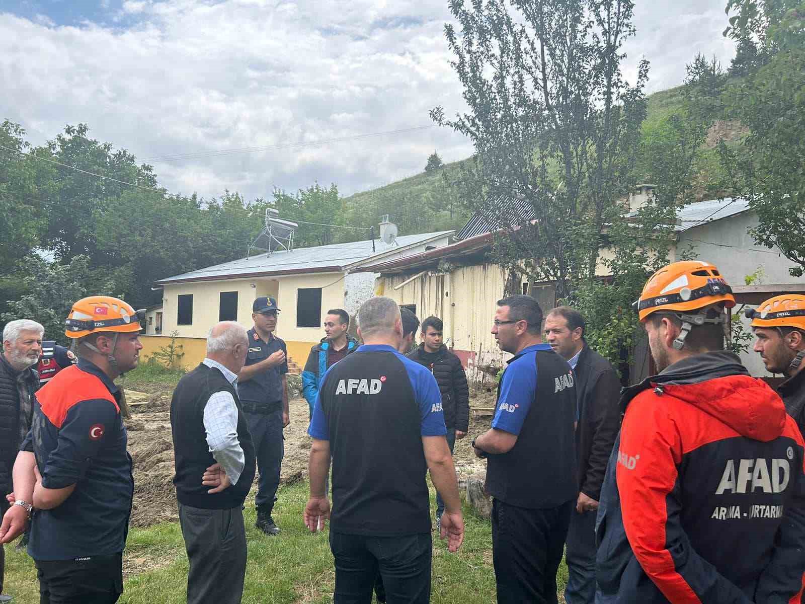 Sivas’ta heyelan meydana geldi, facianın eşiğinden dönüldü
