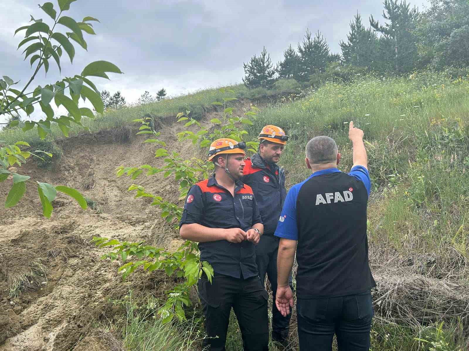 Sivas’ta heyelan meydana geldi, facianın eşiğinden dönüldü
