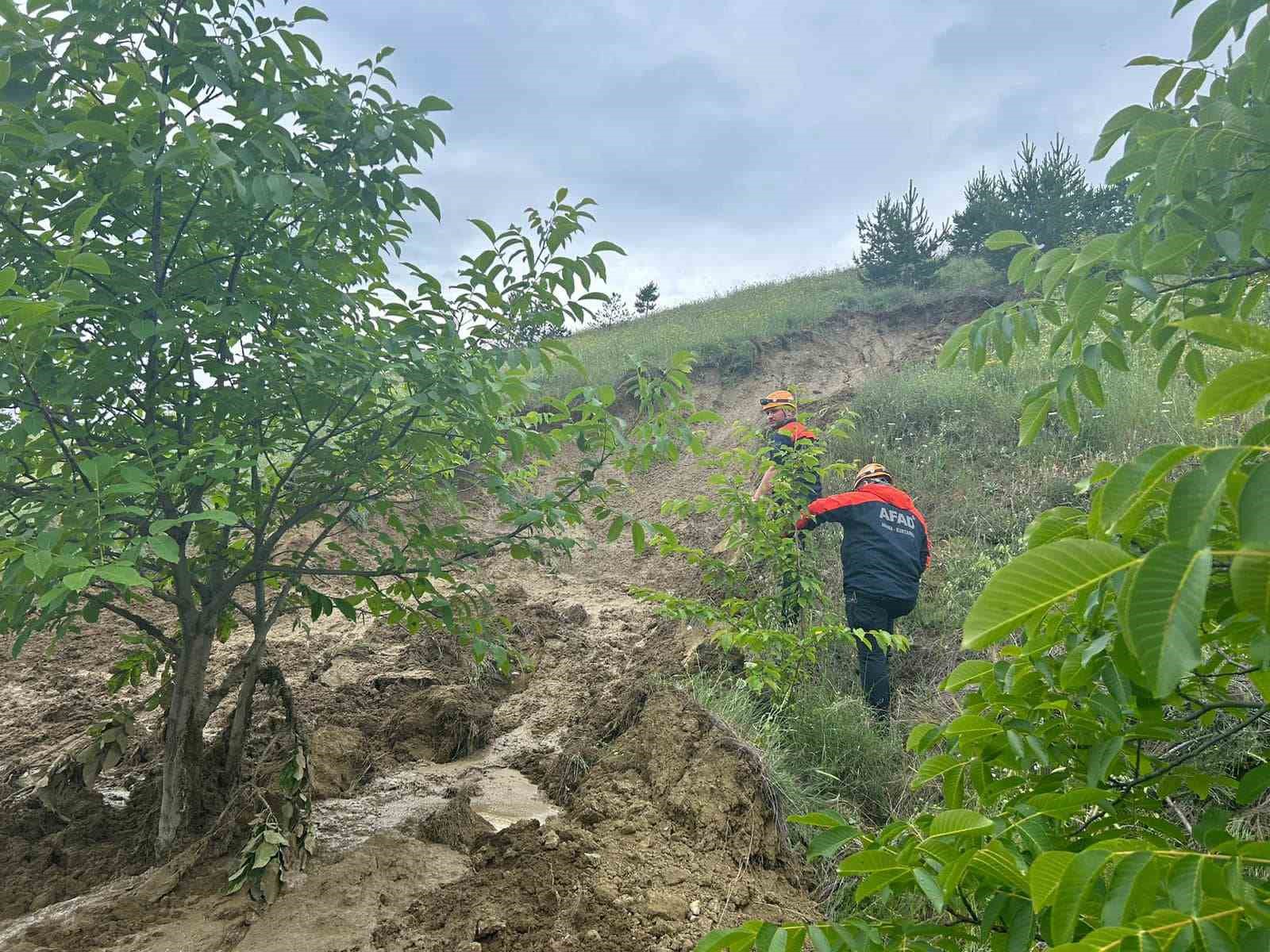 Sivas’ta heyelan meydana geldi, facianın eşiğinden dönüldü
