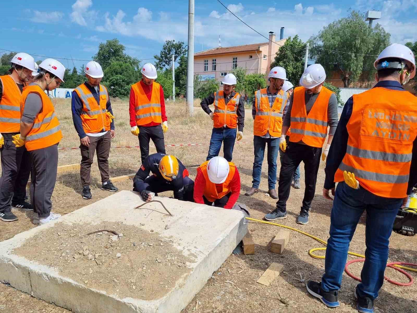 Aydın Gençlik ve Spor İl Müdürlüğü personelleri arama-kurtarma eğitimi aldı
