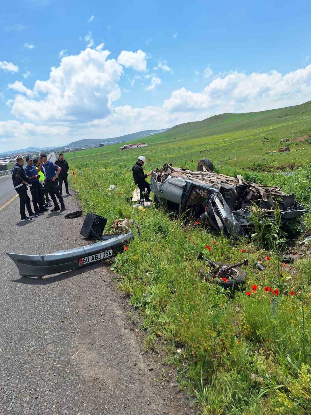 Kars’ta trafik kazası 1’i ağır 2 yaralı
