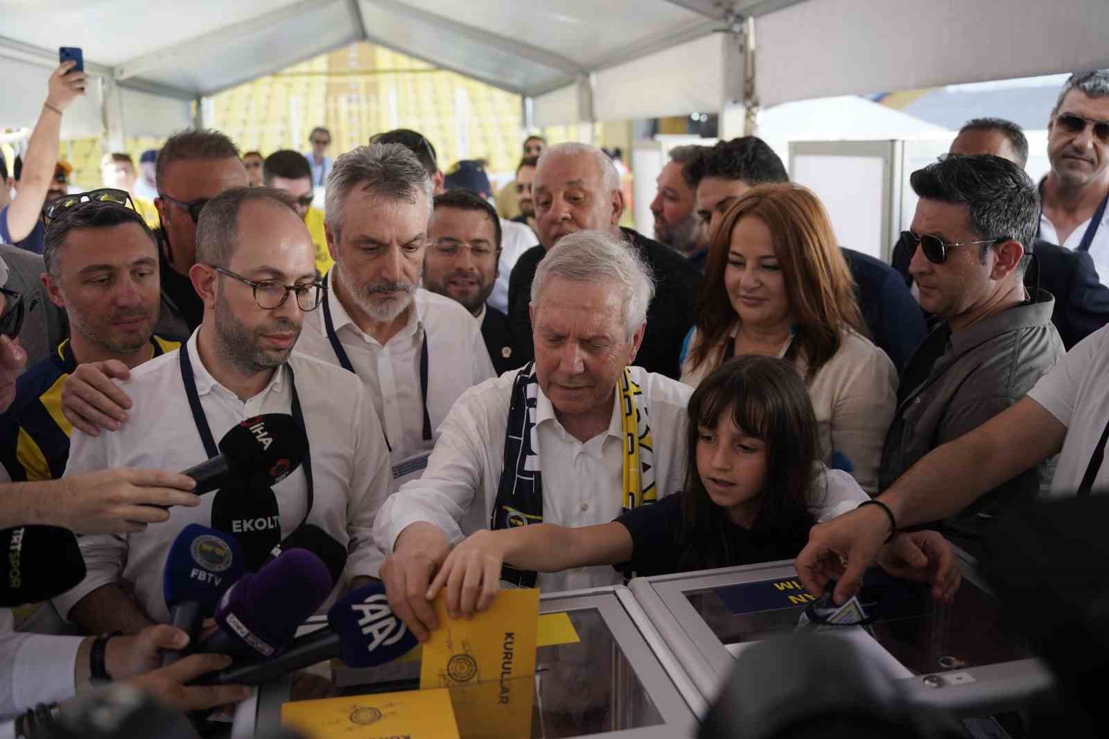 Aziz Yıldırım oyunu kullandı
