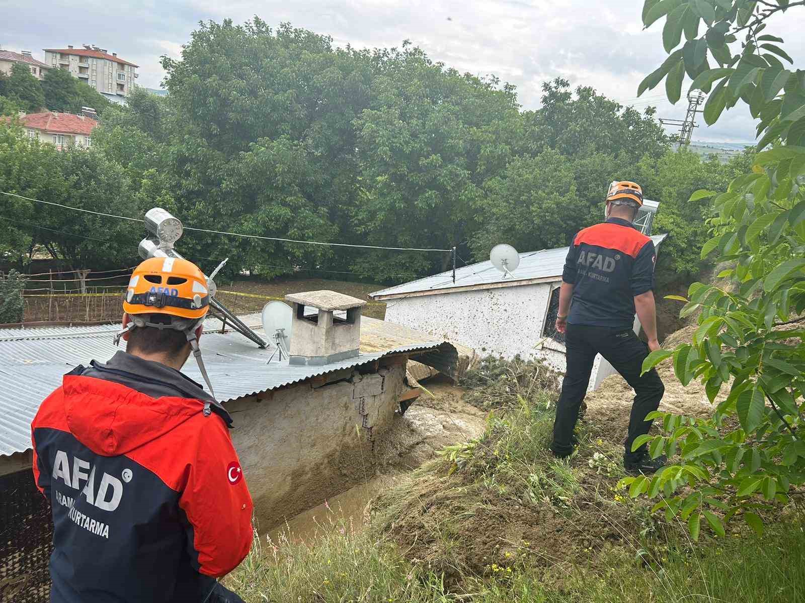 Sivas’ta heyelan sonrası 5 konut tahliye edildi
