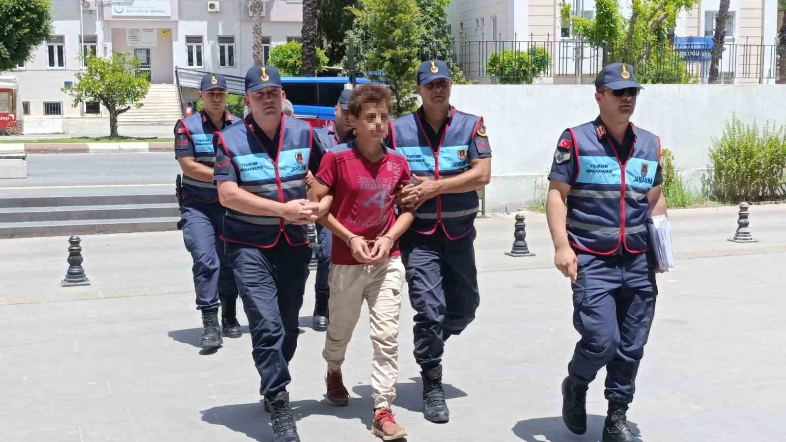 Hurda yakmak isterken mahalleyi ateşe veren hurdacı tutuklandı
