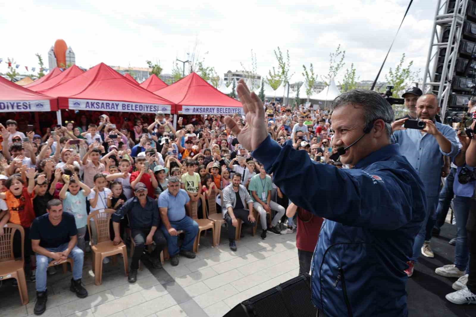 Aksaray Bilim Festivali’nde Alper Gezeravcı rüzgarı
