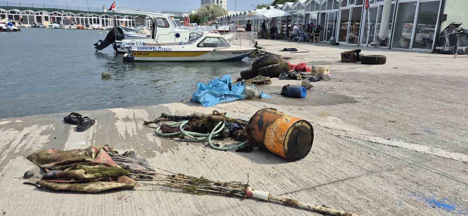 Samsun’da dalgıçlardan deniz dibi temizliği
