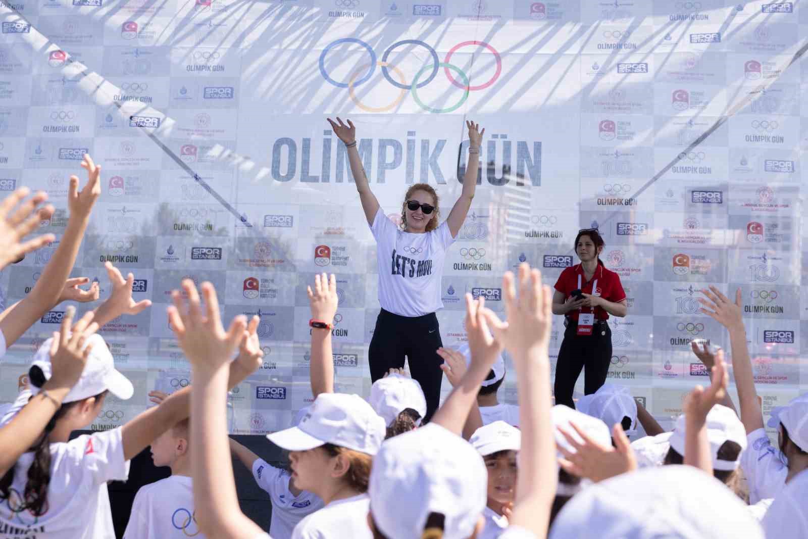 İstanbul’da yüzlerce çocuk ve milli sporcular Olimpik Gün’ü kutladı
