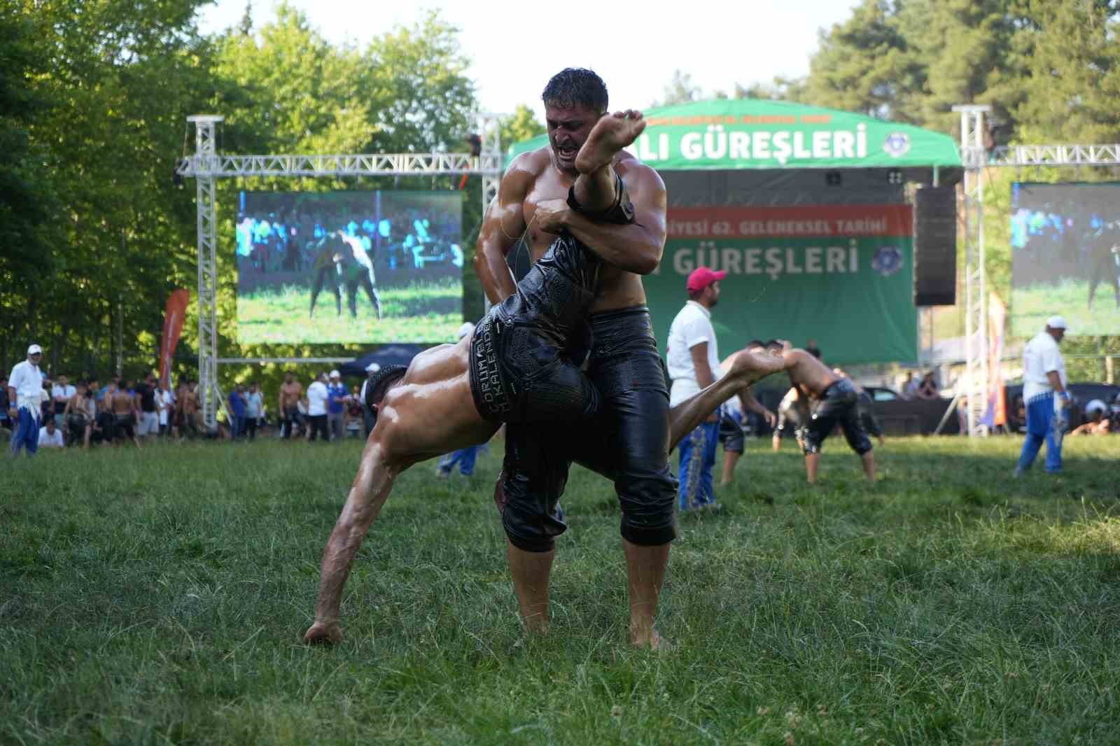 Pehlivanlar er meydanına çıktı
