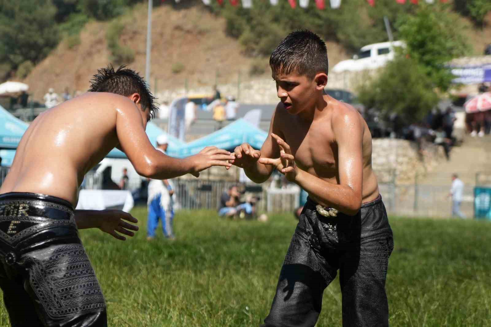 Pehlivanlar er meydanına çıktı
