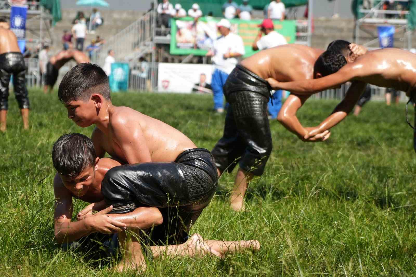 Pehlivanlar er meydanına çıktı
