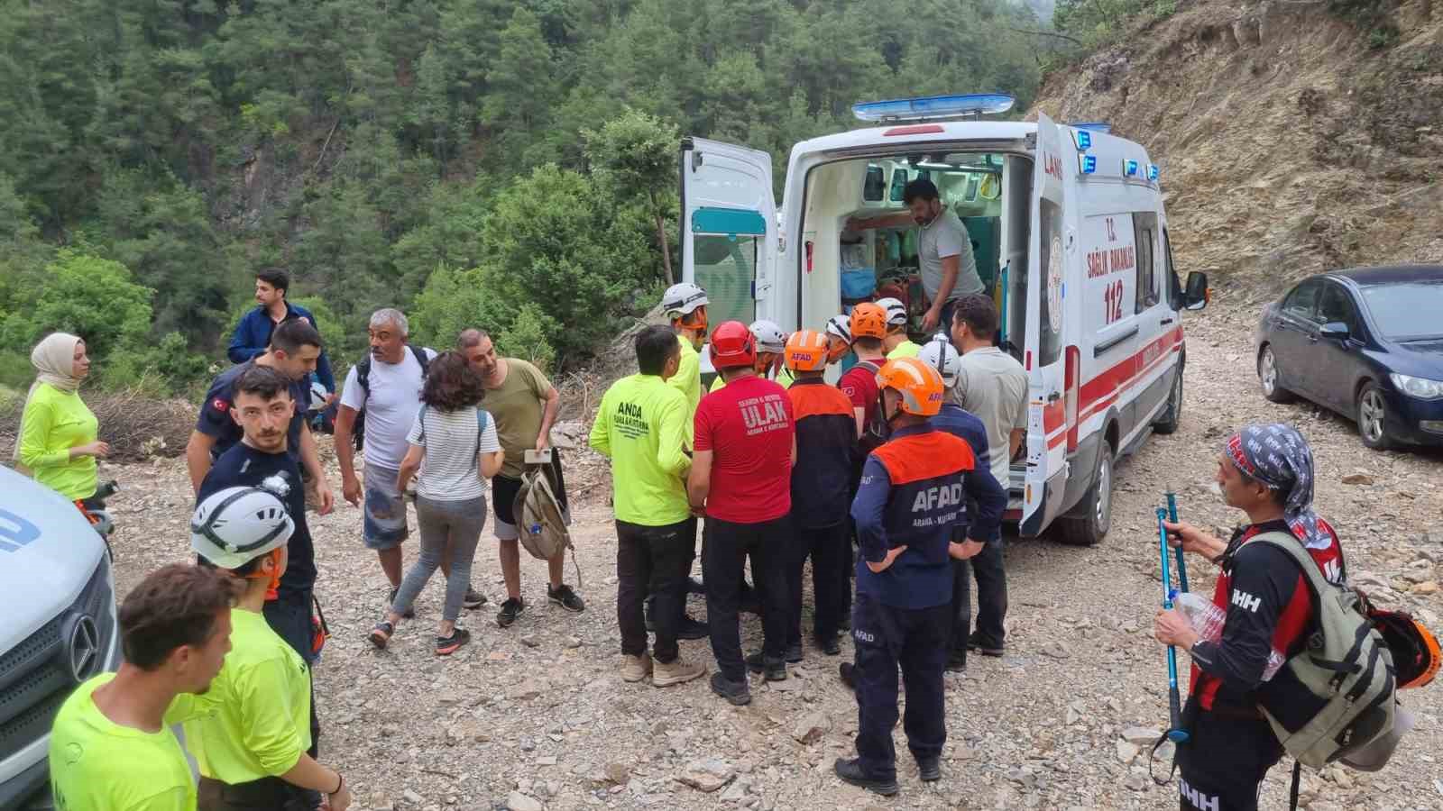 Şelale kanyonunda mahsur kalan anne kız kurtarıldı
