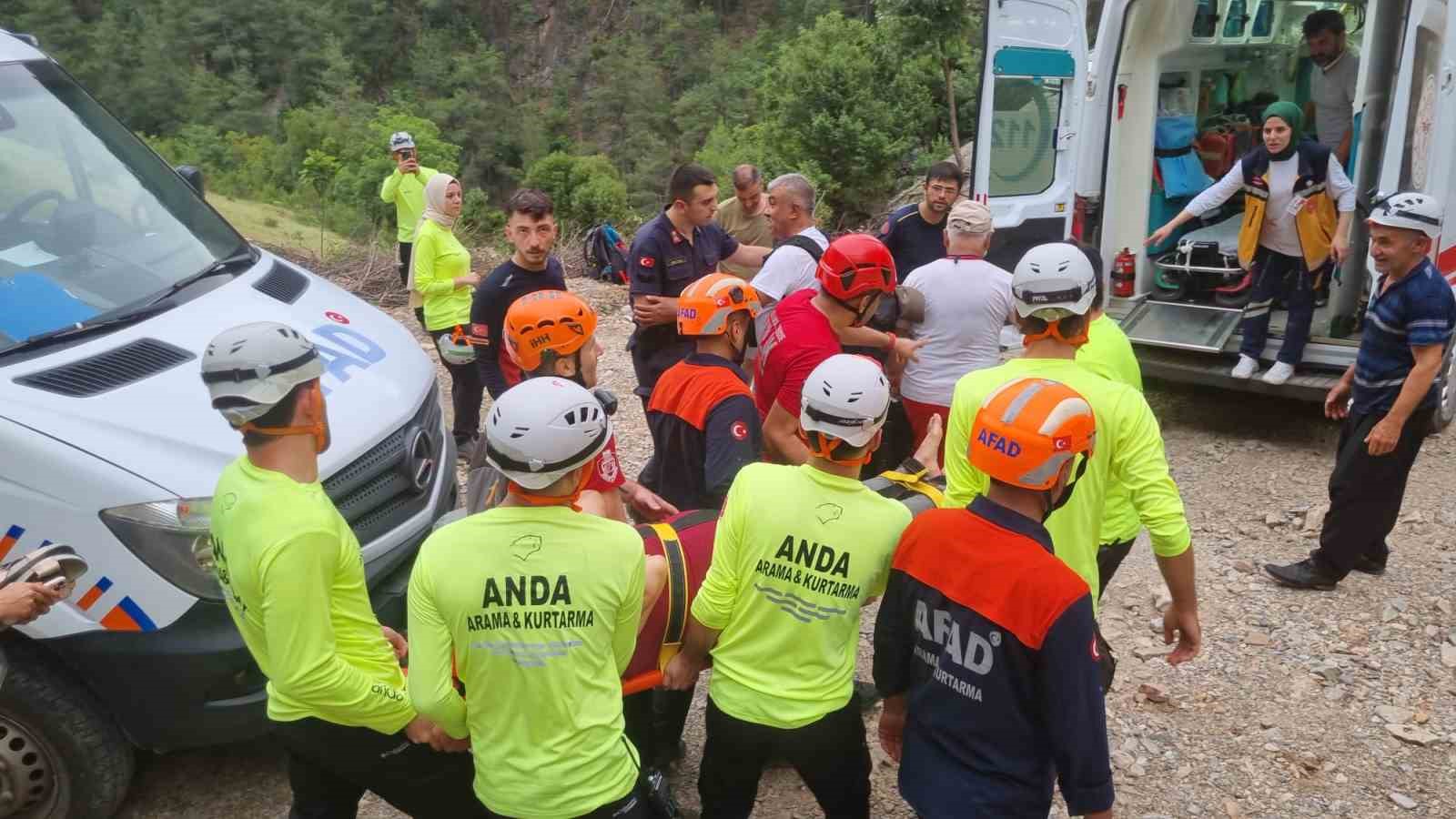 Şelale kanyonunda mahsur kalan anne kız kurtarıldı
