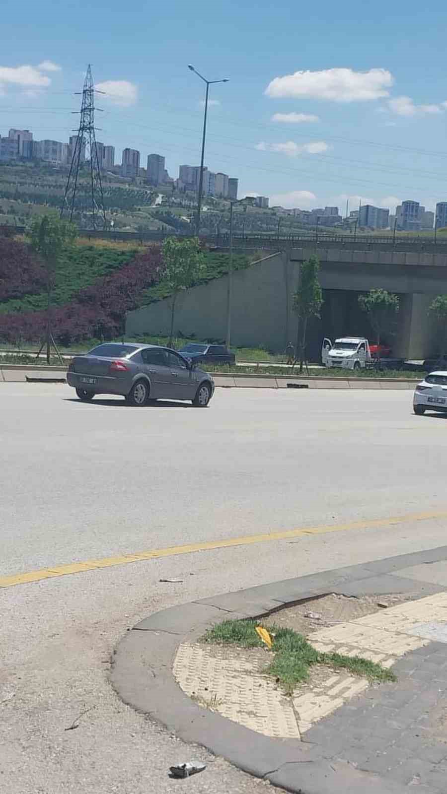 Başkent’te düğün konvoyundaki araç trafiği birbirine kattı
