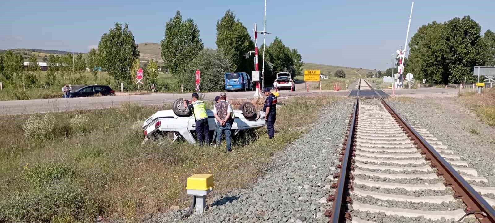 Tokat’ta ters dönen araçtan sağ kurtuldular
