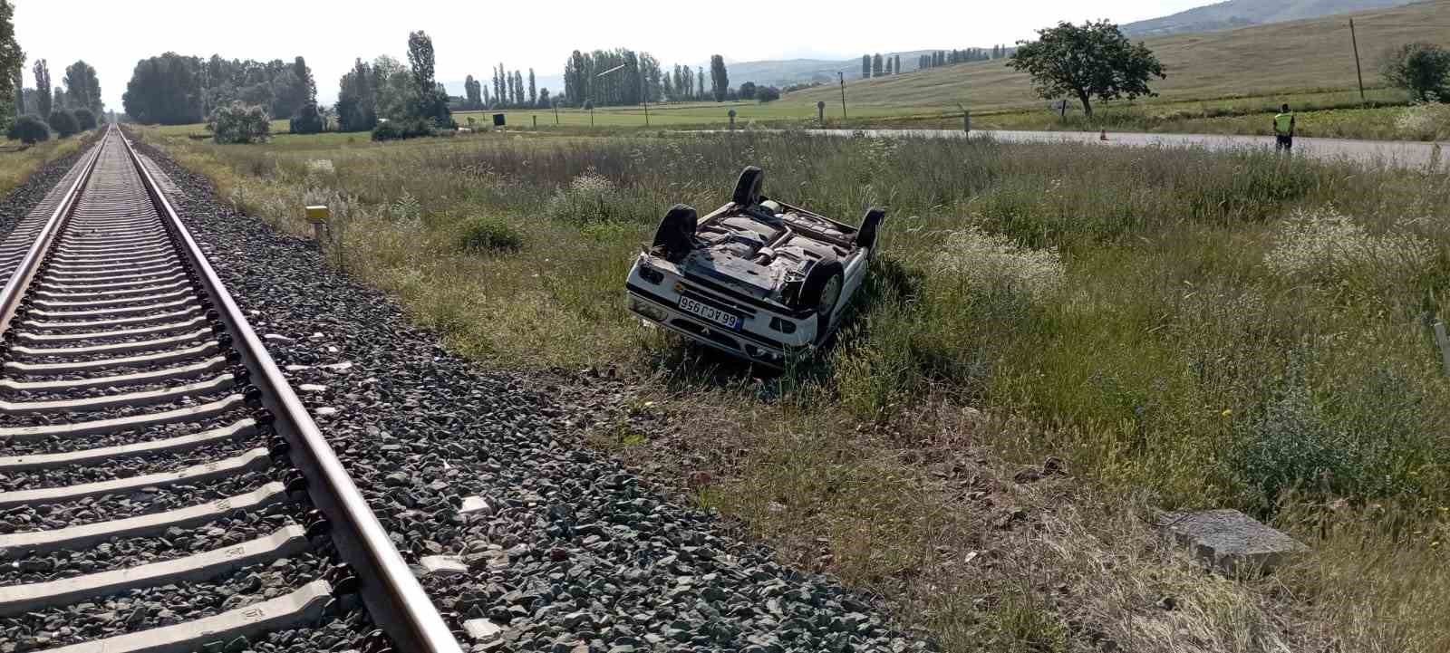 Tokat’ta ters dönen araçtan sağ kurtuldular
