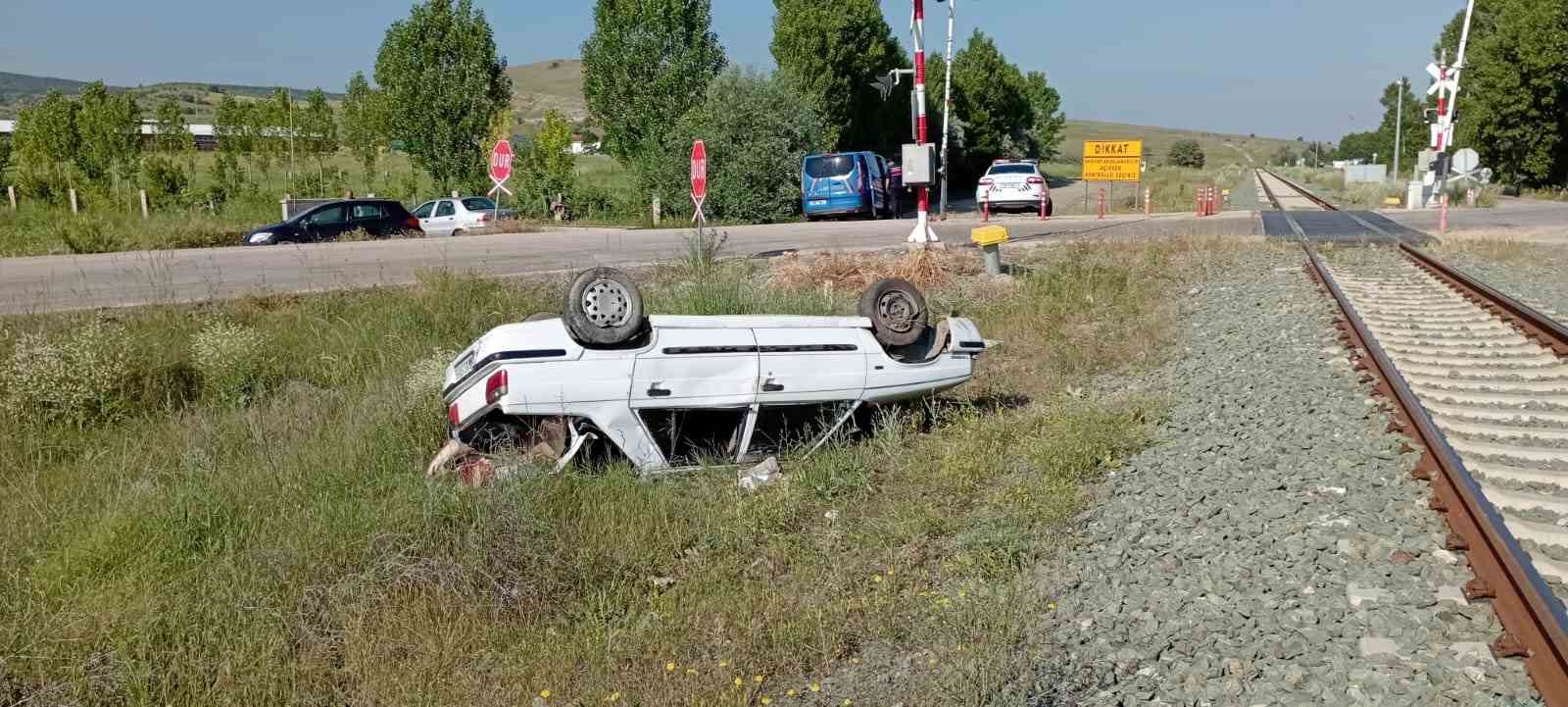 Tokat’ta ters dönen araçtan sağ kurtuldular
