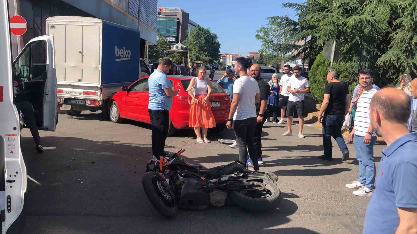 Tekirdağ’da motosikletle otomobilin çarpıştığı kaza kamerada
