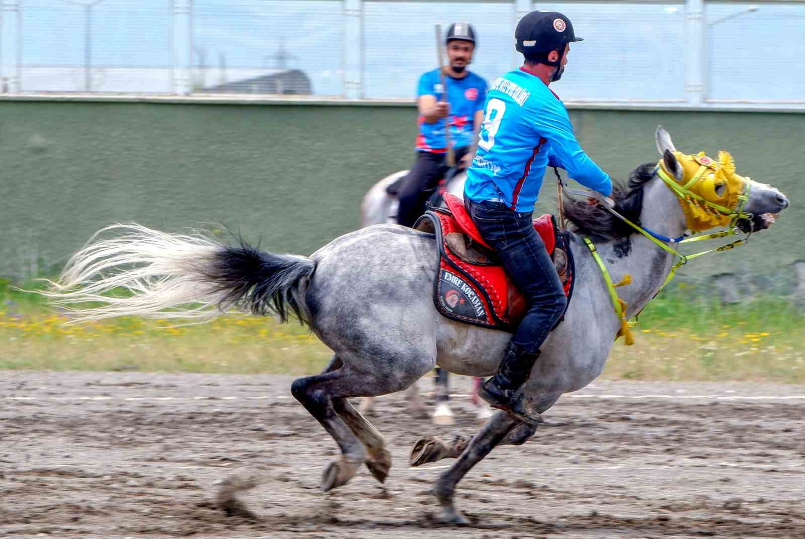 Erzurum’da cirit heyecanı sürüyor
