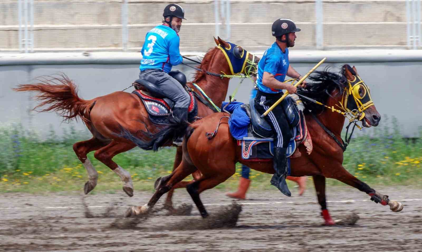 Erzurum’da cirit heyecanı sürüyor
