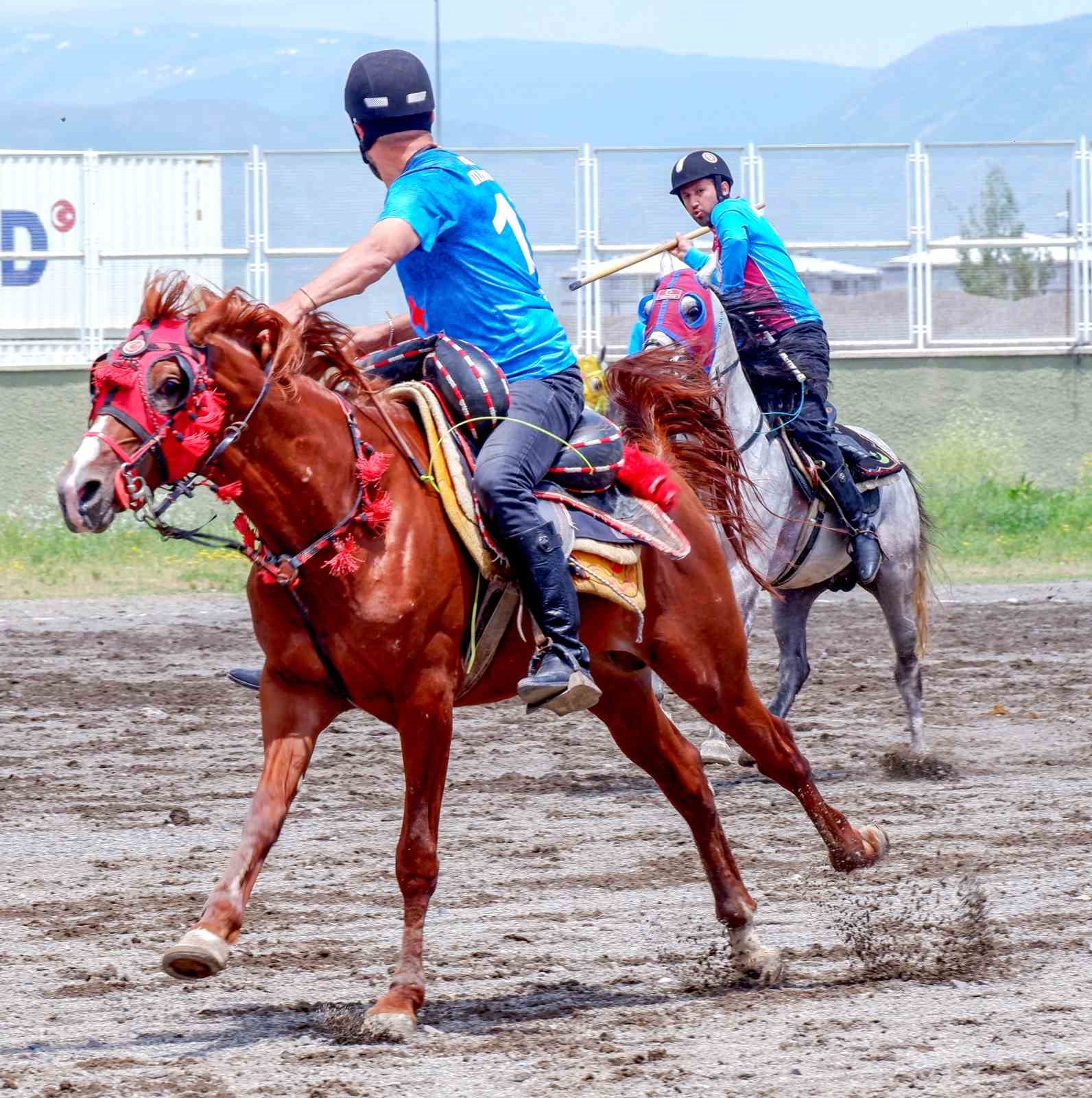 Erzurum’da cirit heyecanı sürüyor
