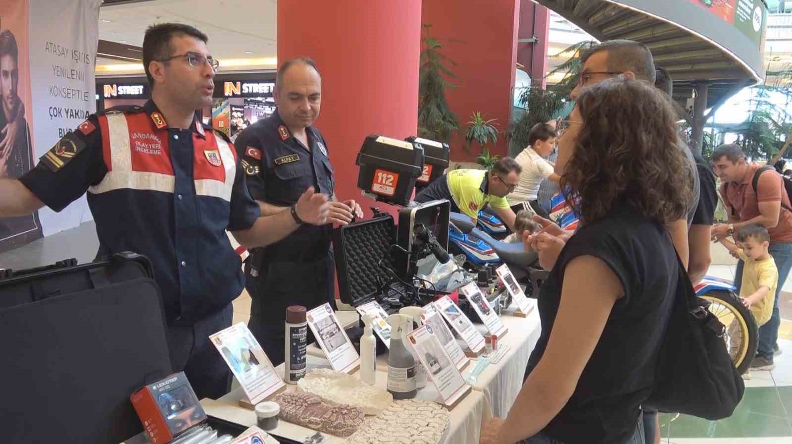 Kütahya’da jandarma ekiplerinden tanıtım ve bilgilendirme etkinliği
