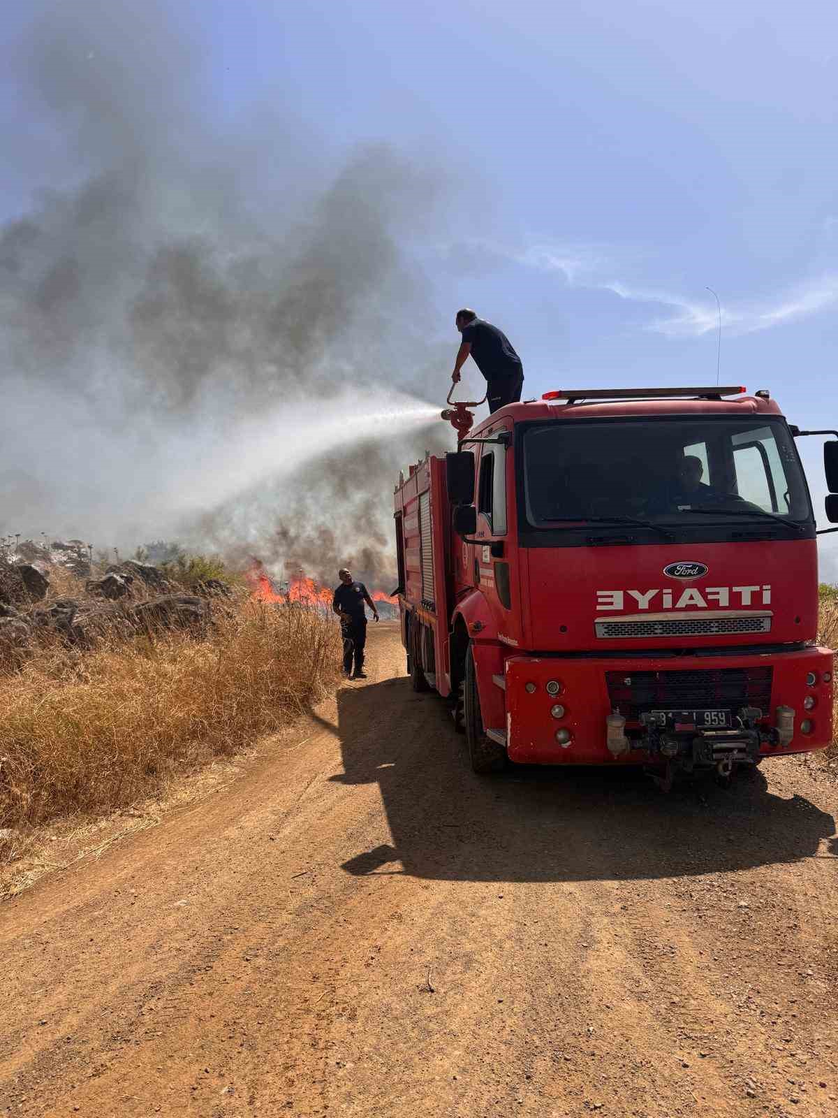 Kırıkhan’da anız yangını söndürüldü
