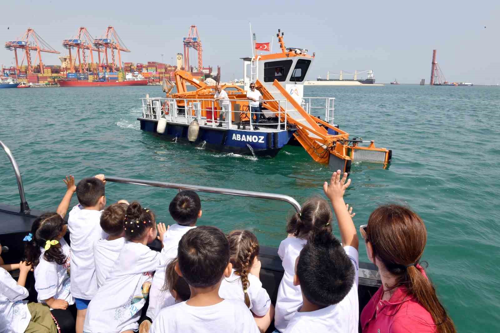 Çocuklara uygulamalı deniz temizliği eğitimi verildi
