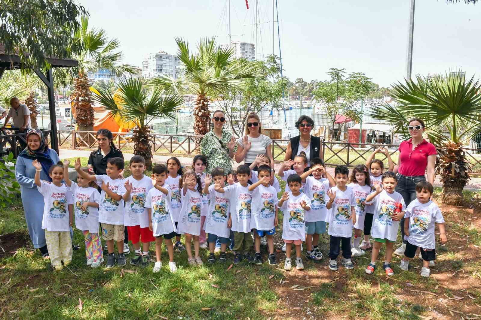 Çocuklara uygulamalı deniz temizliği eğitimi verildi
