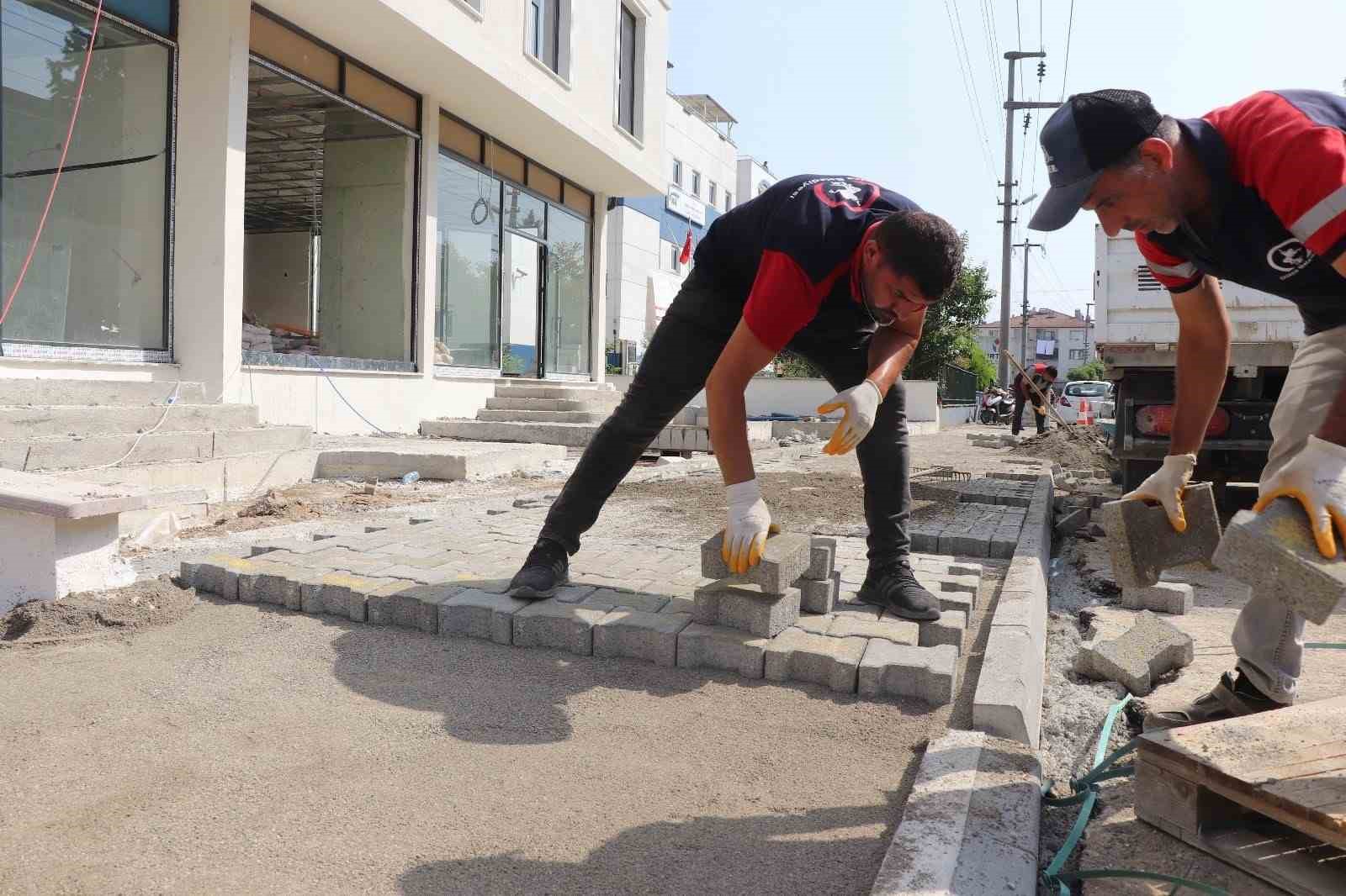 Kilit parke taşı çalışmaları devam ediyor
