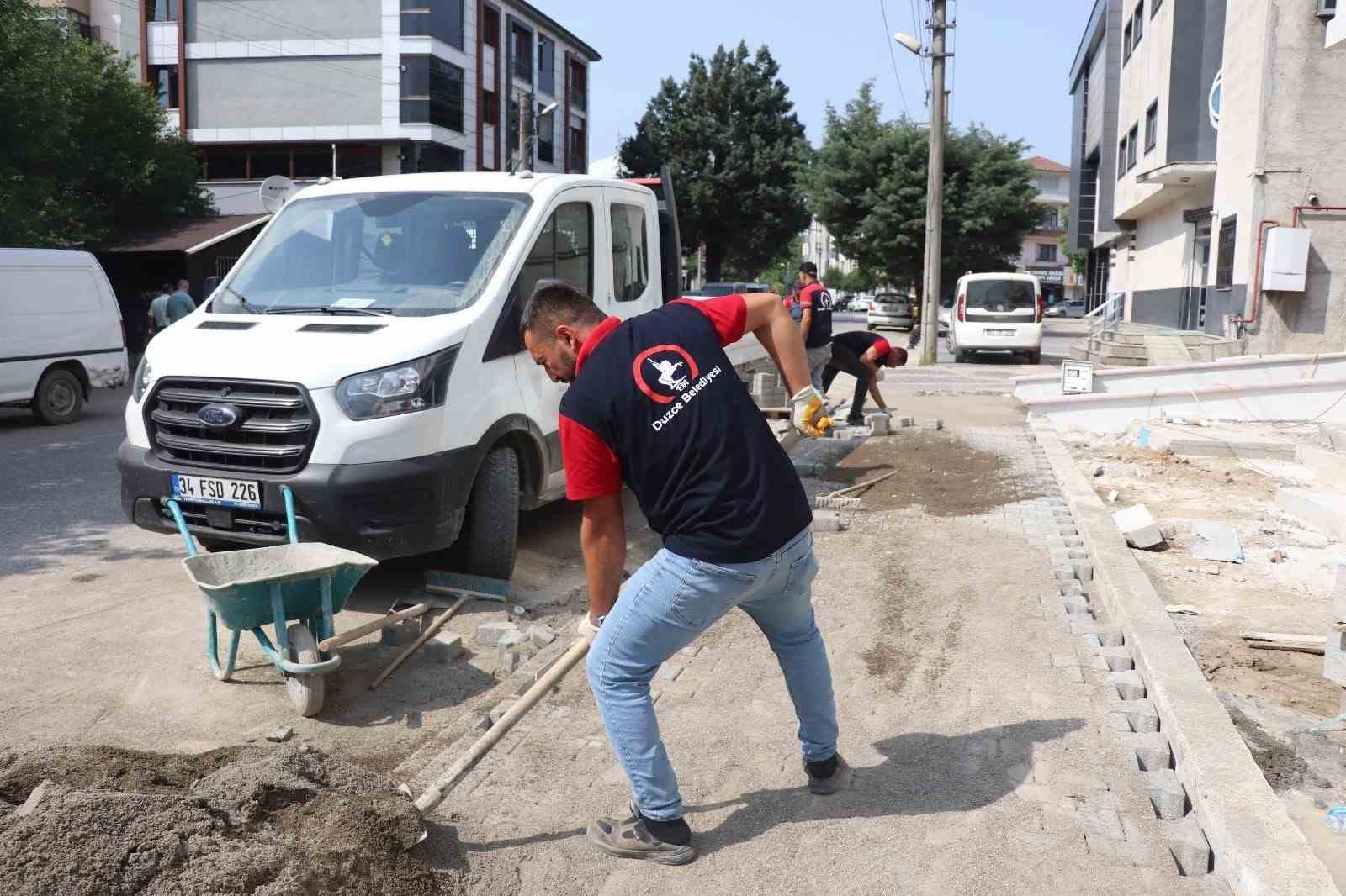 Kilit parke taşı çalışmaları devam ediyor
