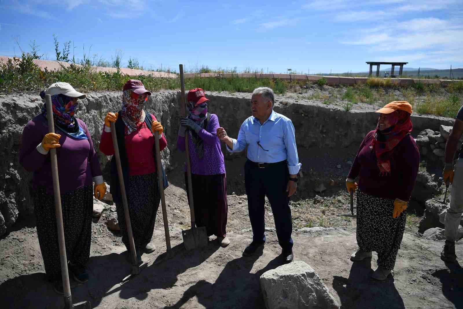 Başkan Büyükkılıç, Kültepe’de 76’ncı yıl kazı çalışma sezonunu başlattı
