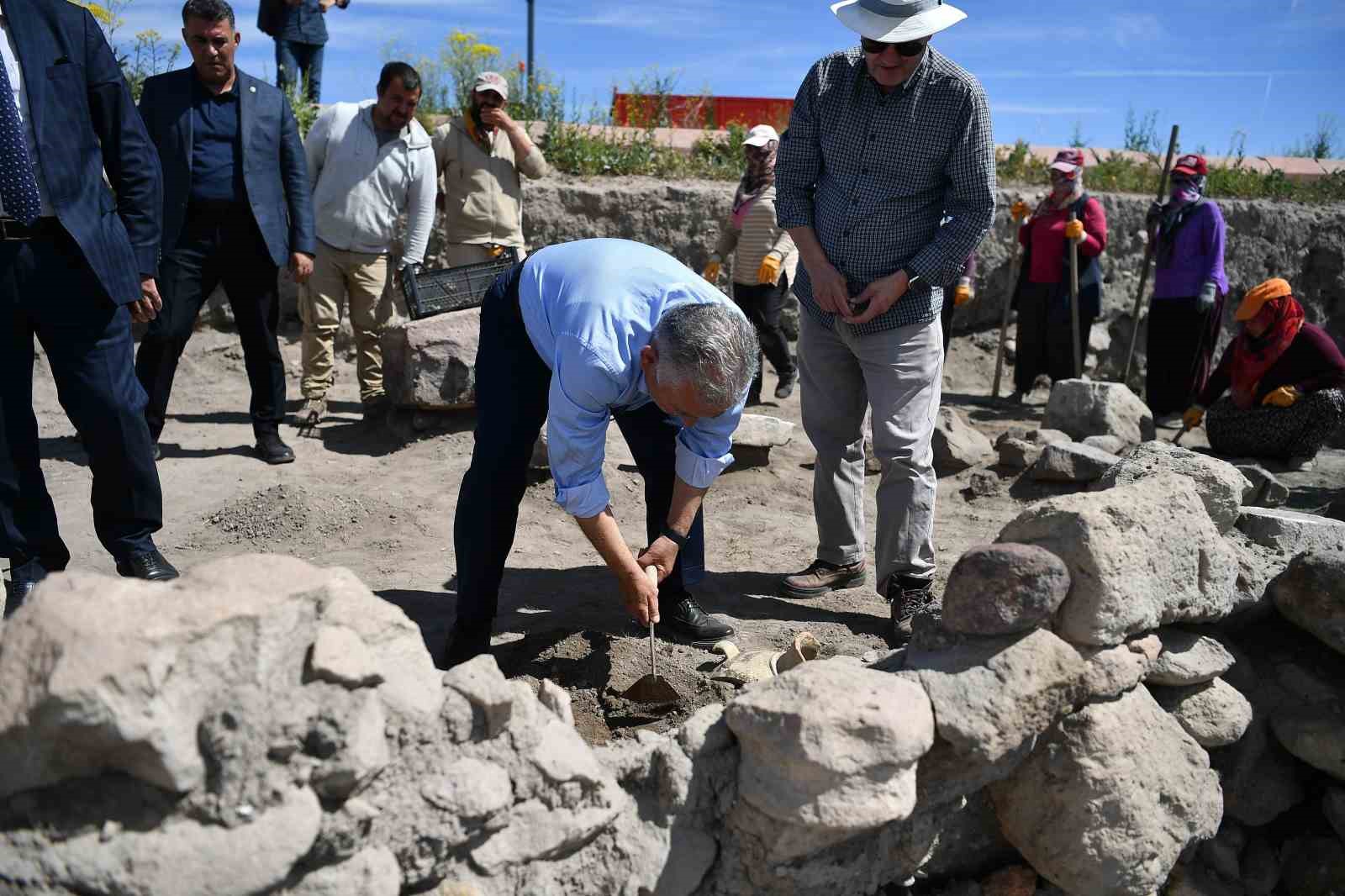 Başkan Büyükkılıç, Kültepe’de 76’ncı yıl kazı çalışma sezonunu başlattı
