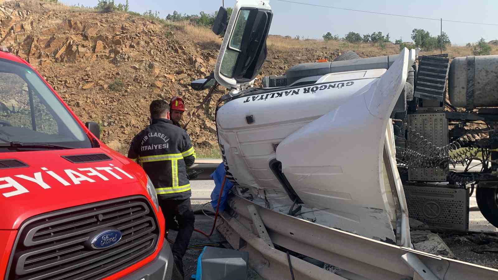 Kırklareli’nde tır devrildi: 1 ölü
