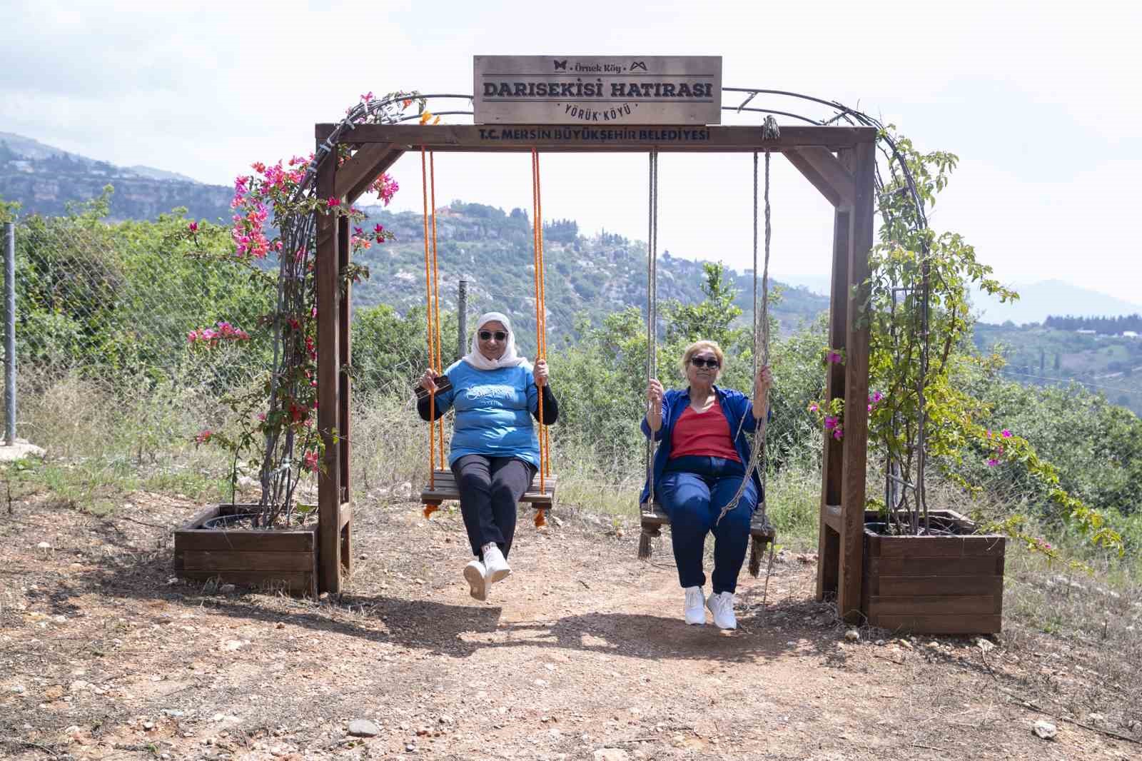 Emekli evi üyeleri, Darısekisi Örnek Köyü’nü gezdi
