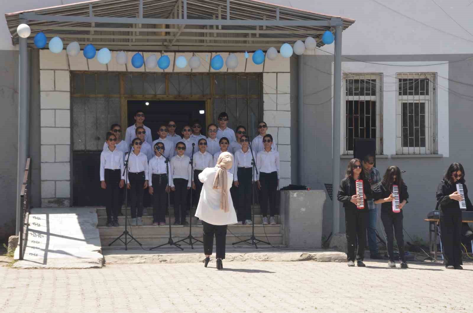 DSİ Ortaokulu öğrencilerinden resim sergisi
