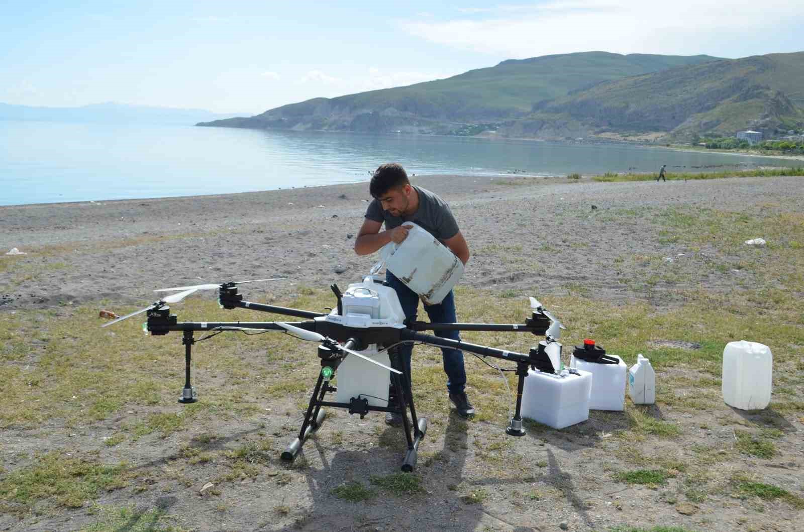 Adilcevaz’da drone ile sivrisinek ve haşerelerle mücadele
