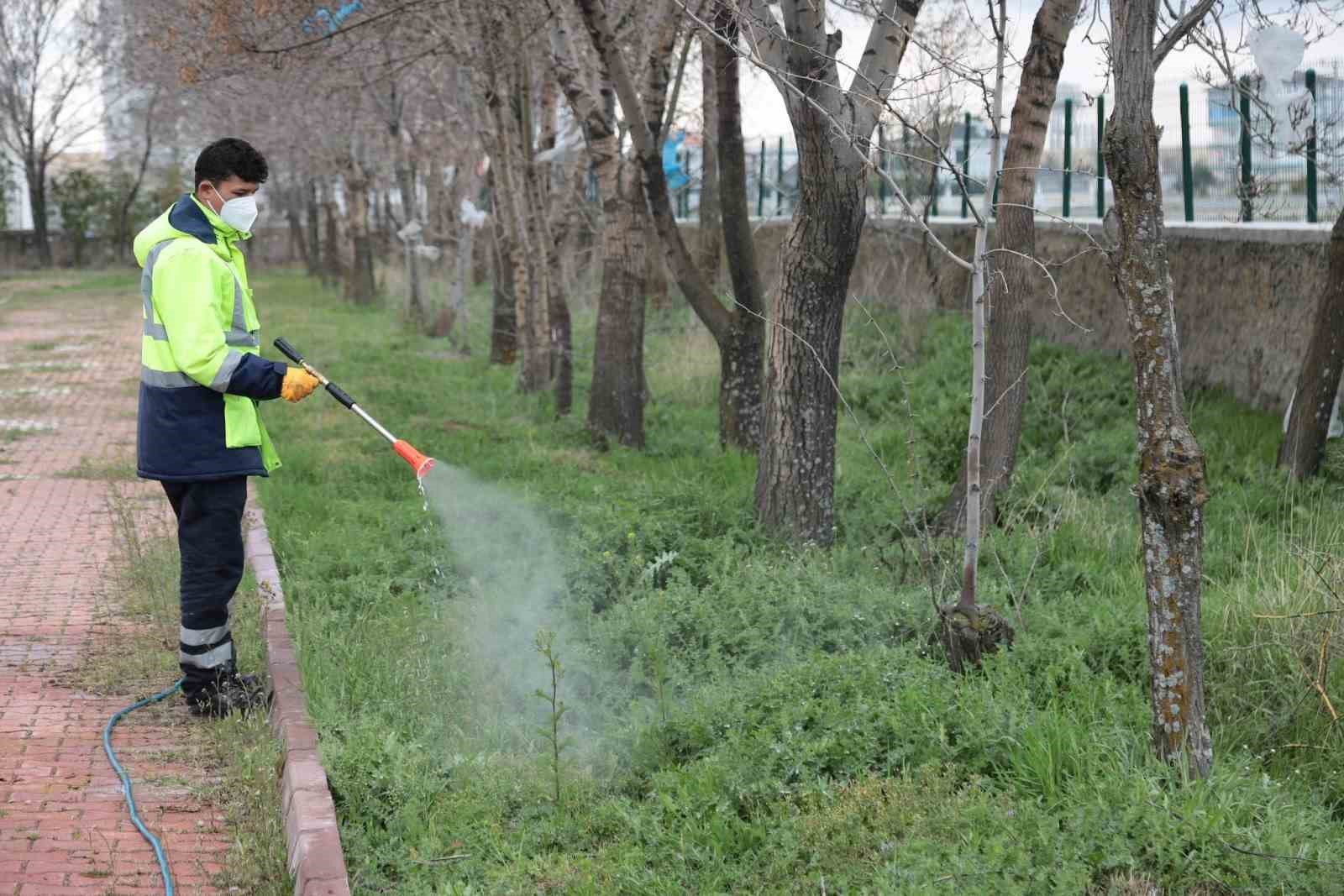 Aksaray Belediyesi mezarlıklarda bayram hazırlığı başlattı
