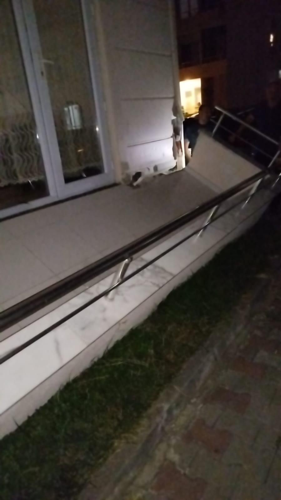 Balkon büyük gürültü ile çöktü
