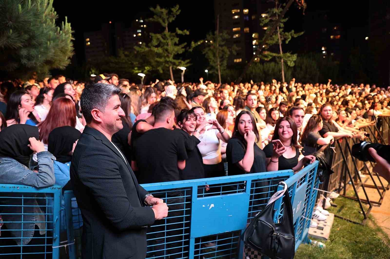 Müzikseverler Ataşehir’deki yaz konserlerinde buluştu
