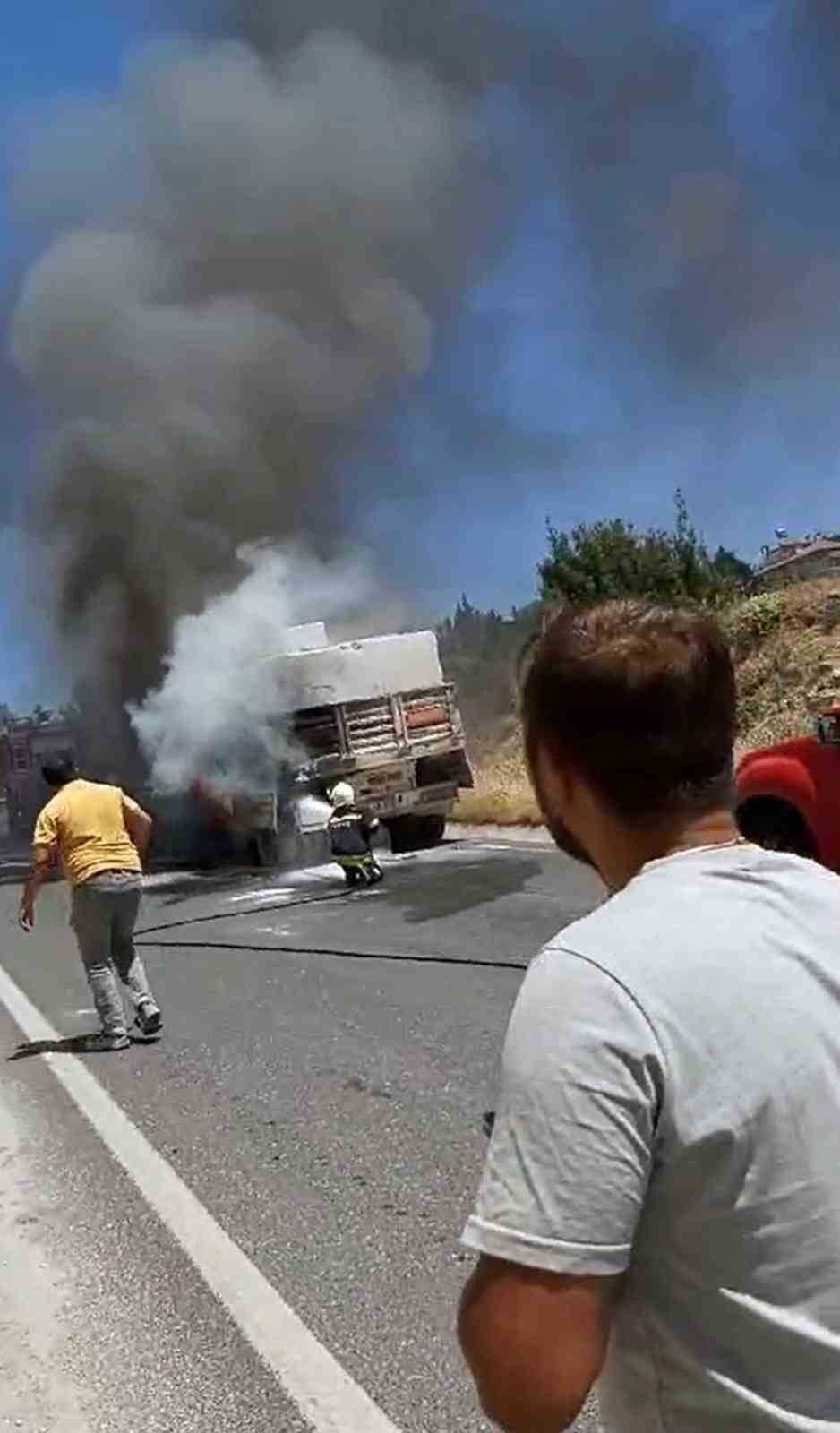 Yatağan’da mermer yüklü TIR yangını korkuttu
